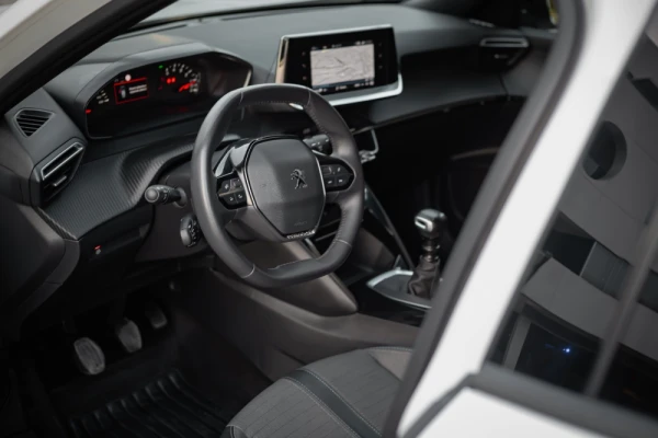 Peugeot 2008 1.2 PureTech Allure Pack 7