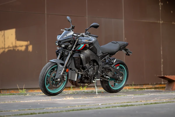 Yamaha MT-10 AKRAPOVIC 12