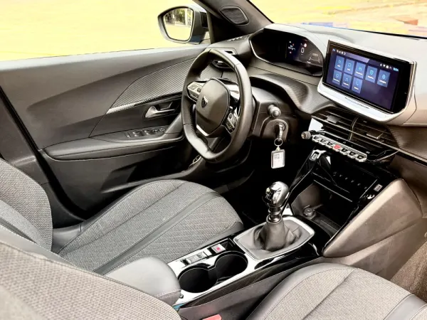 Peugeot 2008 1.2 PureTech Allure Pack 4