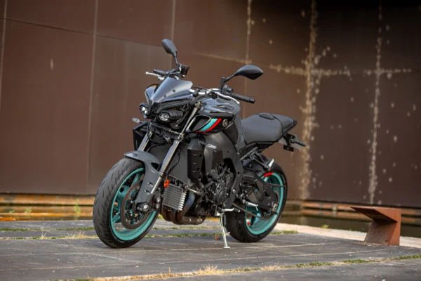 Yamaha MT-10 AKRAPOVIC 30
