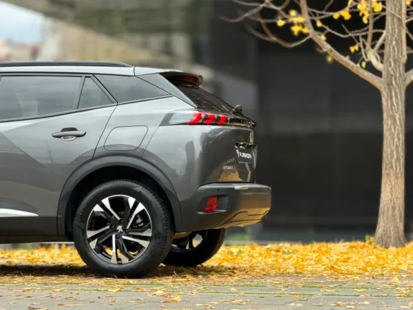 Peugeot 2008 1.2 PureTech Allure Pack 3