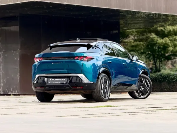 Peugeot E-3008 73 kWh GT 11
