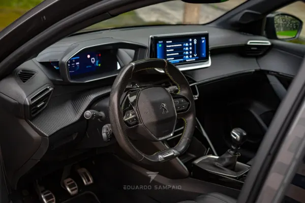 Peugeot 208 1.2 PureTech GT Line 4