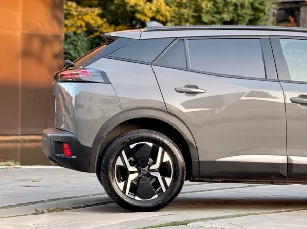 Peugeot 2008 1.2 PureTech Allure Pack 33
