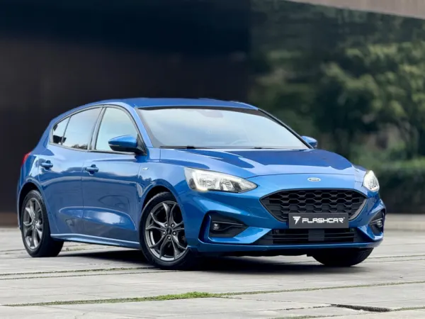 Ford Focus 1.0 EcoBoost ST-Line 6