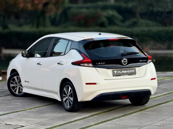 Nissan Leaf N-Connecta Full Led 9