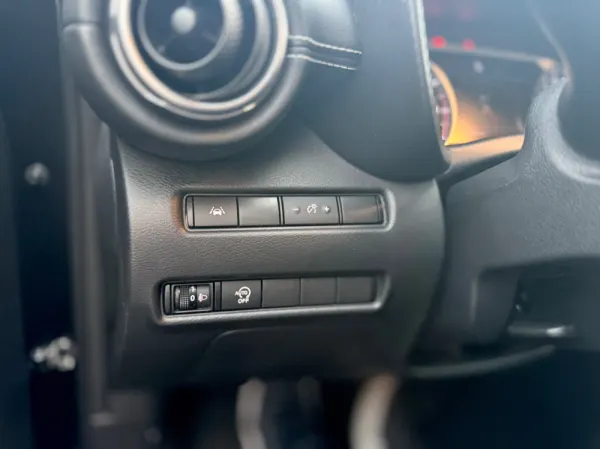 Nissan Juke DIG-T N-Design Black 6