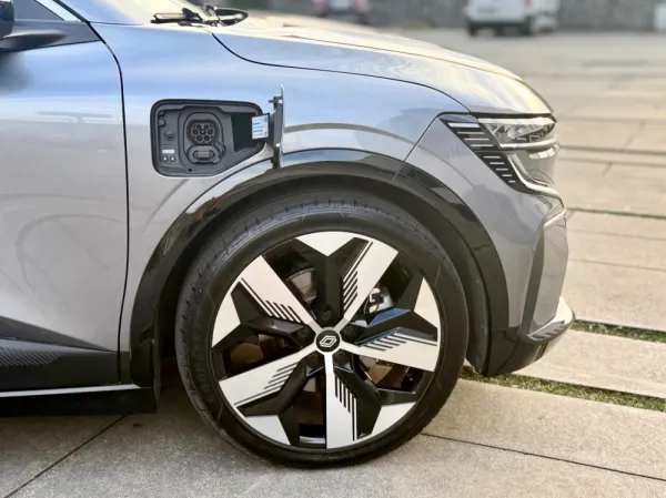 Renault Mégane E-Tech EV60 Techno Autonomia Conforto 4