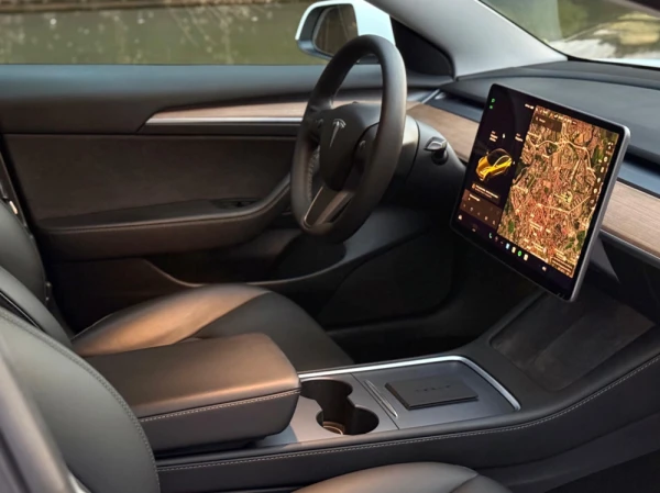 Tesla Model 3 Long range 8