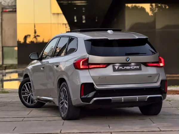 BMW iX1 xDrive30 Pack Desportivo M 17