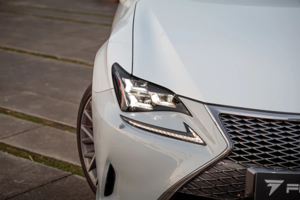 Lexus RC 300h F Sport 48