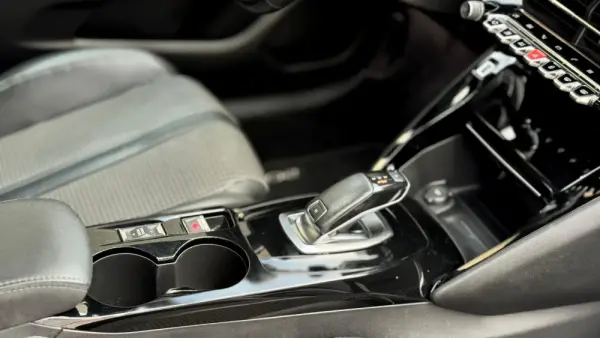 Peugeot 208 GT 17