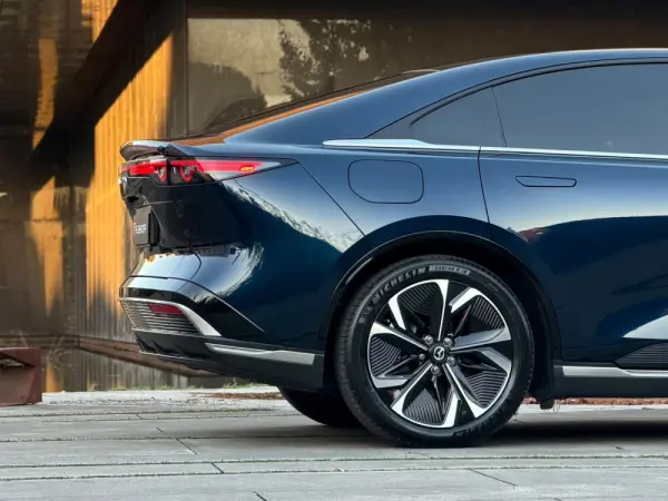 Mazda 6e 68.8 kWh Takumi Plus 4