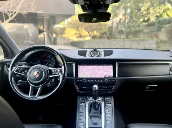 Porsche Macan Standard 3