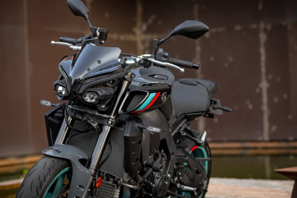 Yamaha MT-10 AKRAPOVIC 26