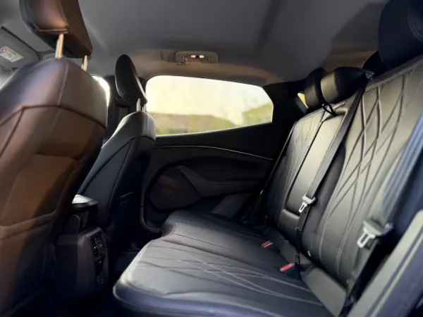 Ford Mustang Mach-E 75.7 kWh Base 11