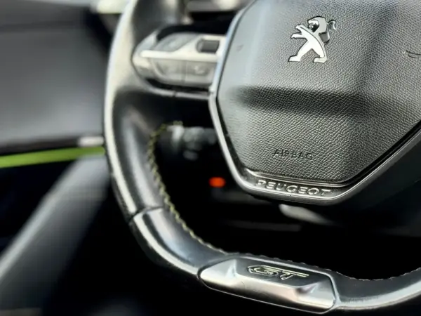 Peugeot 208 GT 7