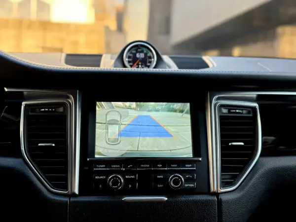 Porsche Macan S 28