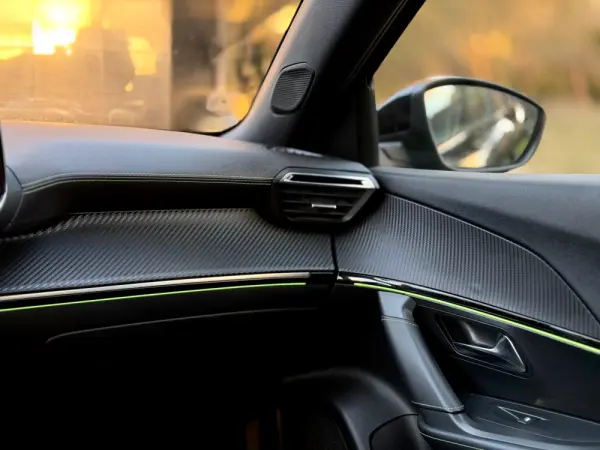 Peugeot 2008 1.2 PureTech GT EAT8 14