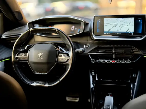 Peugeot 2008 1.2 PureTech GT EAT8 24