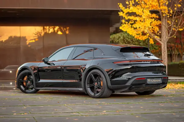 Porsche Taycan Cross Turismo 4 28