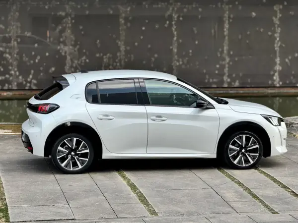 Peugeot 208 GT 2