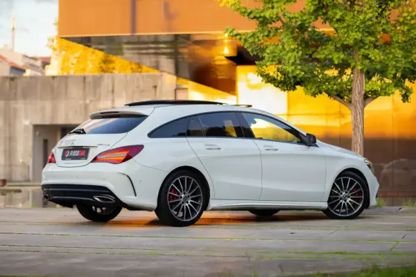 Mercedes-Benz CLA 220 Shooting Brake d 4Matic 7G-DCT AMG Line 27