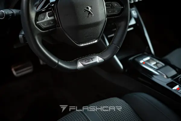 Peugeot e-2008 GT 11