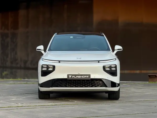 Xpeng G9 98 kWh Long Range 33