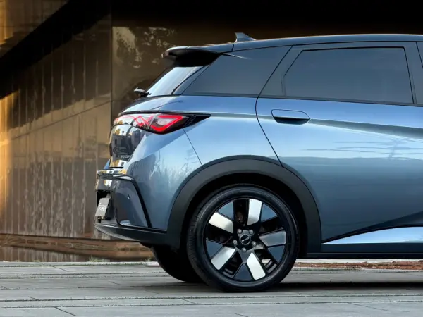 BYD Dolphin 60.4 kWh Design 6