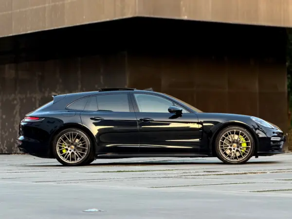 Porsche Panamera Sport Turismo 4 E-Hybrid Platinum Edition PDLS 17