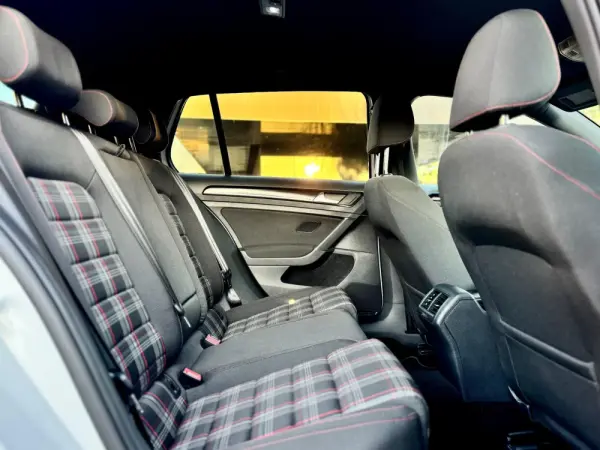 Volkswagen Golf 15