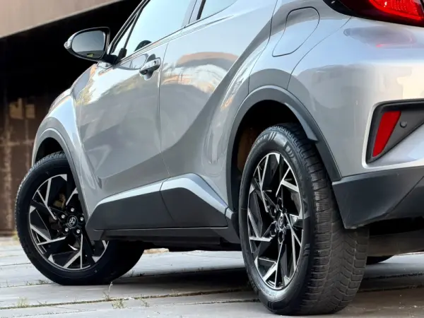 Toyota C-HR 1.8 Hybrid Exclusive 16