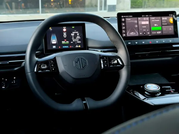 MG MG4 64 kWh Luxury 17