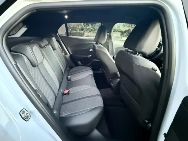 Peugeot 2008 1.2 PureTech Allure Pack 9