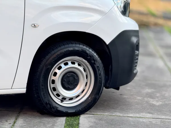 Peugeot Partner 2l comercial 10