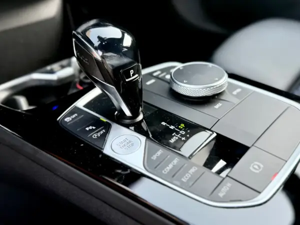 BMW 118 i Pack Desportivo M Auto 5