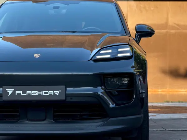 Porsche Macan Electric 37
