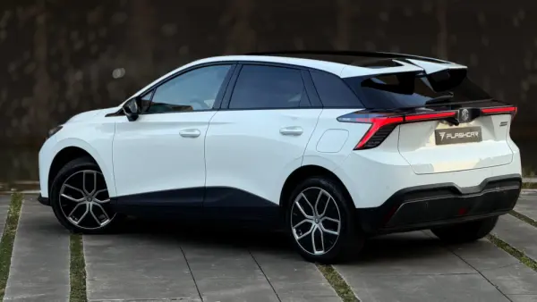 MG MG4 Trophy Ext Range 77 kWh 245 hp 19