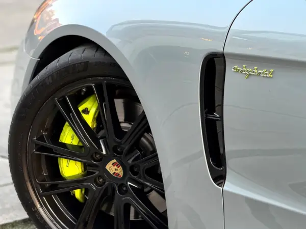 Porsche Panamera 4 E-Hybrid 3