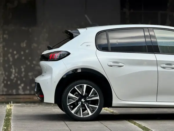 Peugeot 208 GT 19