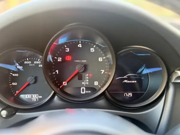 Porsche Macan Standard 8