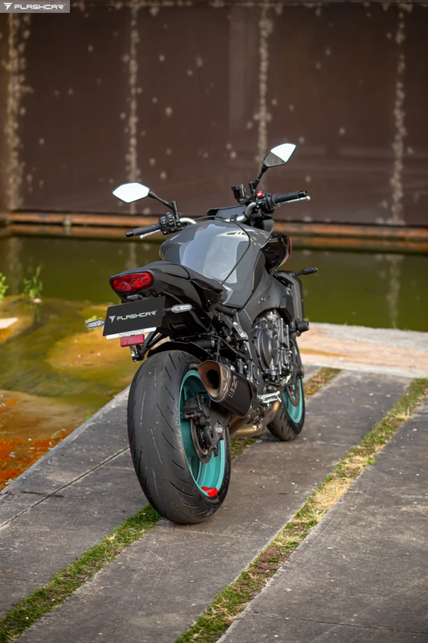 Yamaha MT-10 AKRAPOVIC 4
