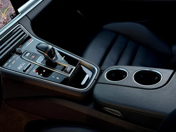 Porsche Panamera 4 E-Hybrid 44