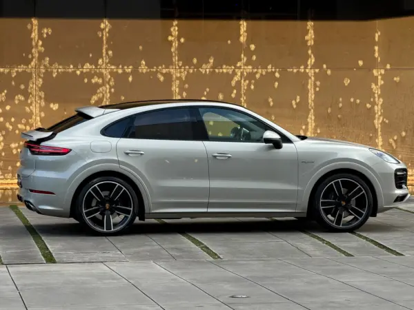 Porsche Cayenne Coupé E-Hybrid Platinum Edition 40
