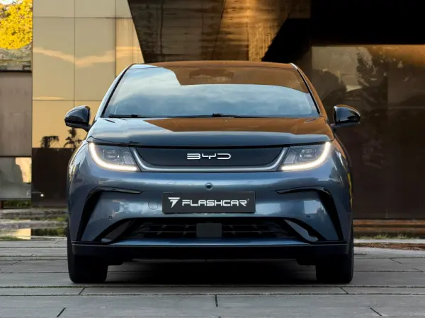 BYD Dolphin 60.4 kWh Design 27