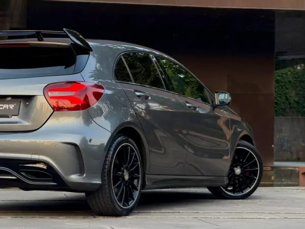 Mercedes-Benz A 180 AMG Line 7