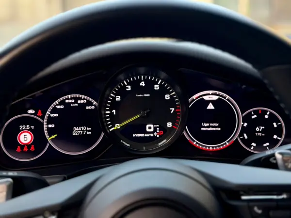 Porsche Panamera Sport Turismo 4 E-Hybrid Platinum Edition PDLS 42