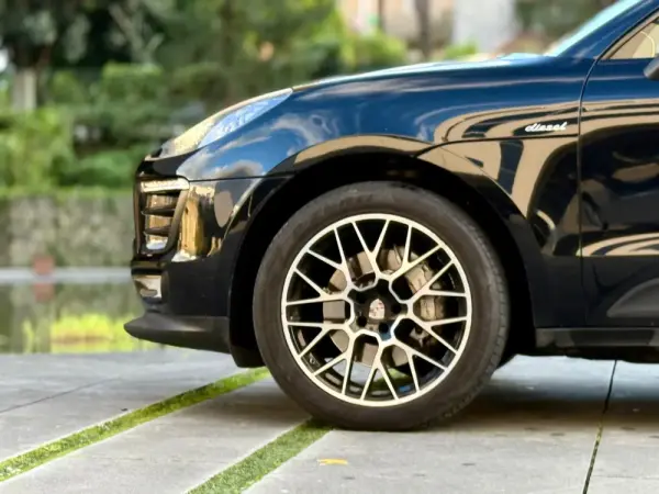 Porsche Macan S 7