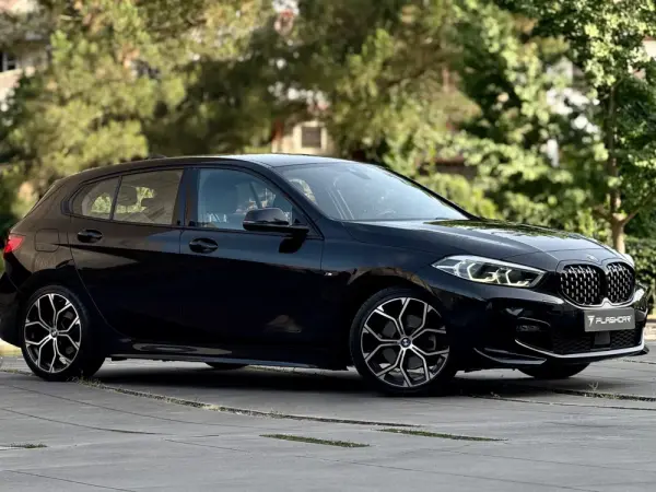 BMW 118 i Pack Desportivo M Auto 10